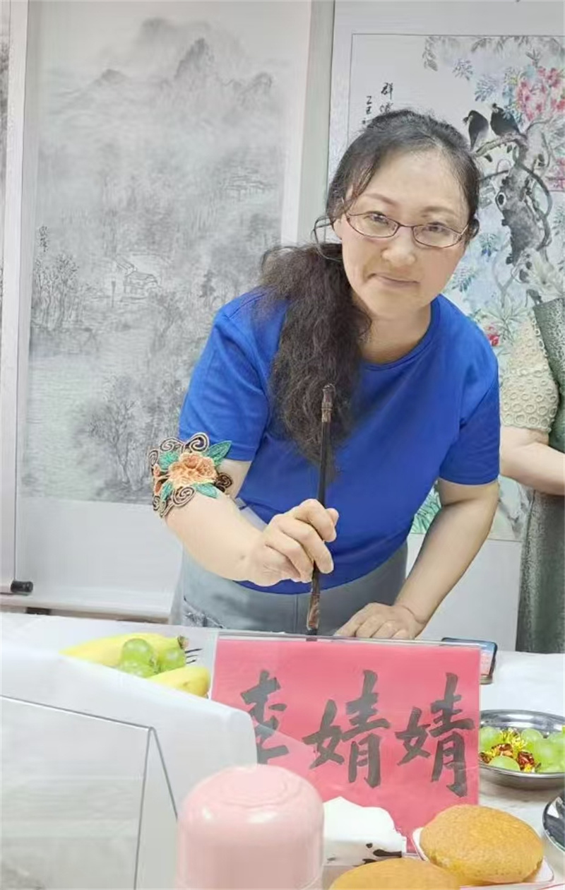 李婧婧.jpg