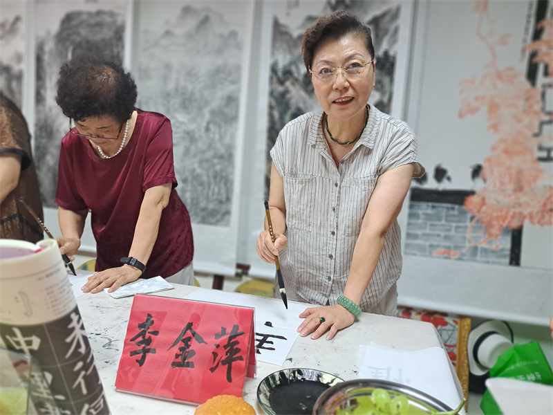 李金萍 李金萍.jpg